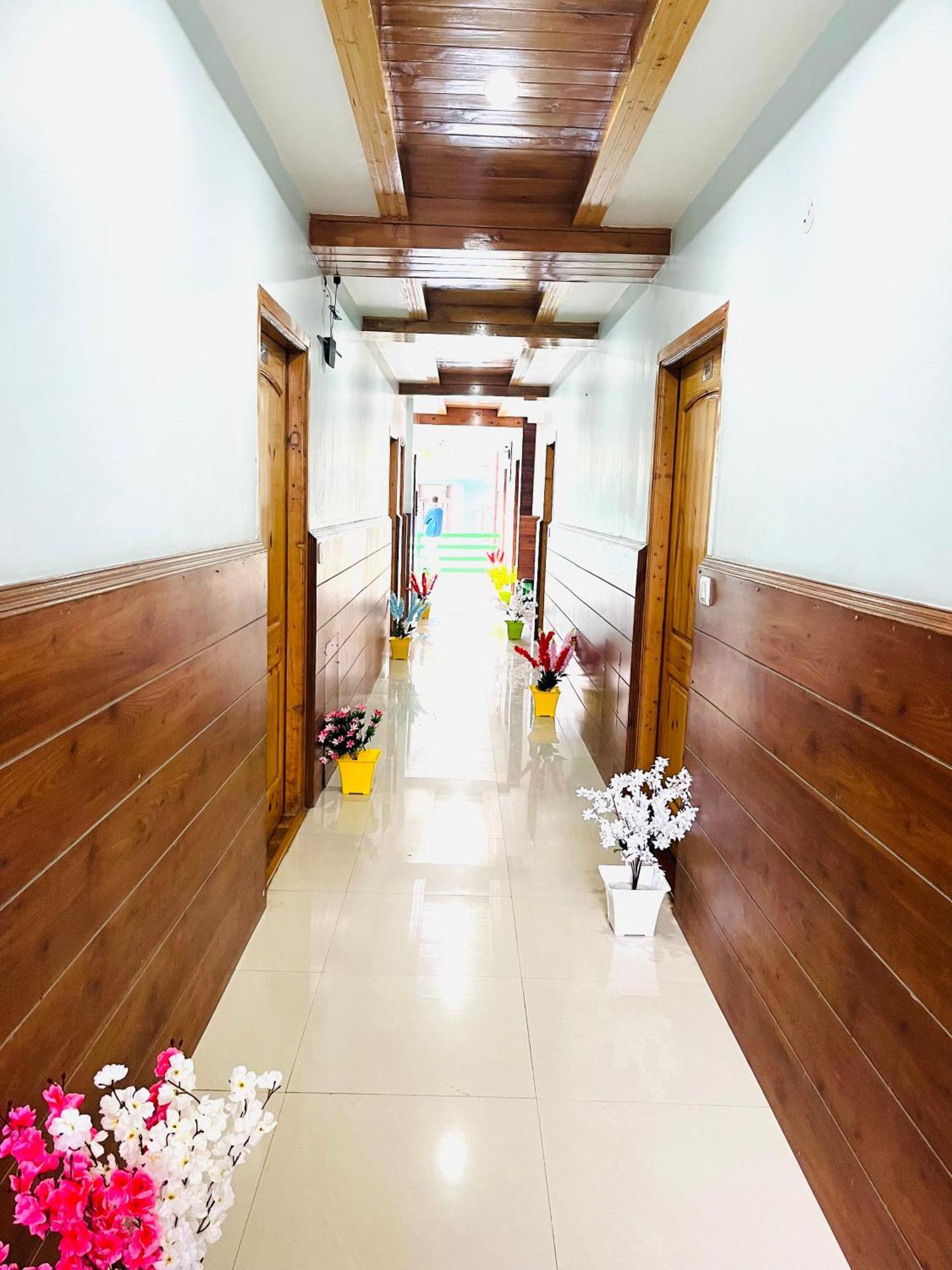 Tata Vista Resort Mall Road Manali - Centrally Heated & Air Cooled Экстерьер фото
